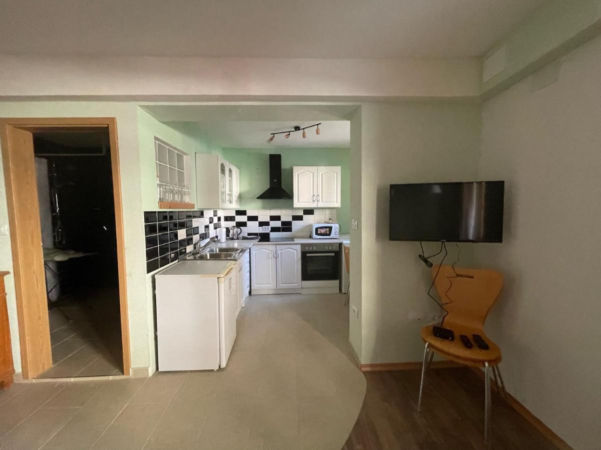 Old Square House - Hisa Na Starem Trgu Apartment Толмин Екстериор снимка