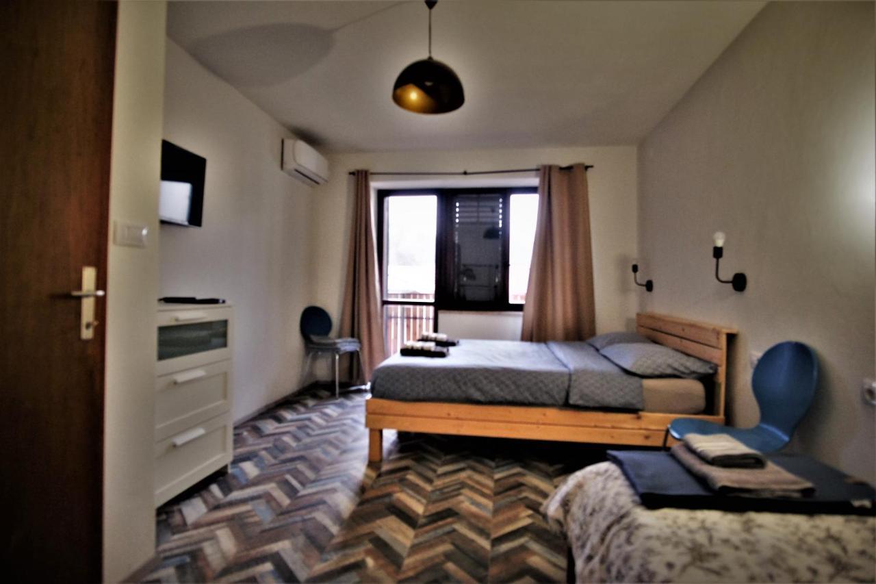 Old Square House - Hisa Na Starem Trgu Apartment Толмин Екстериор снимка