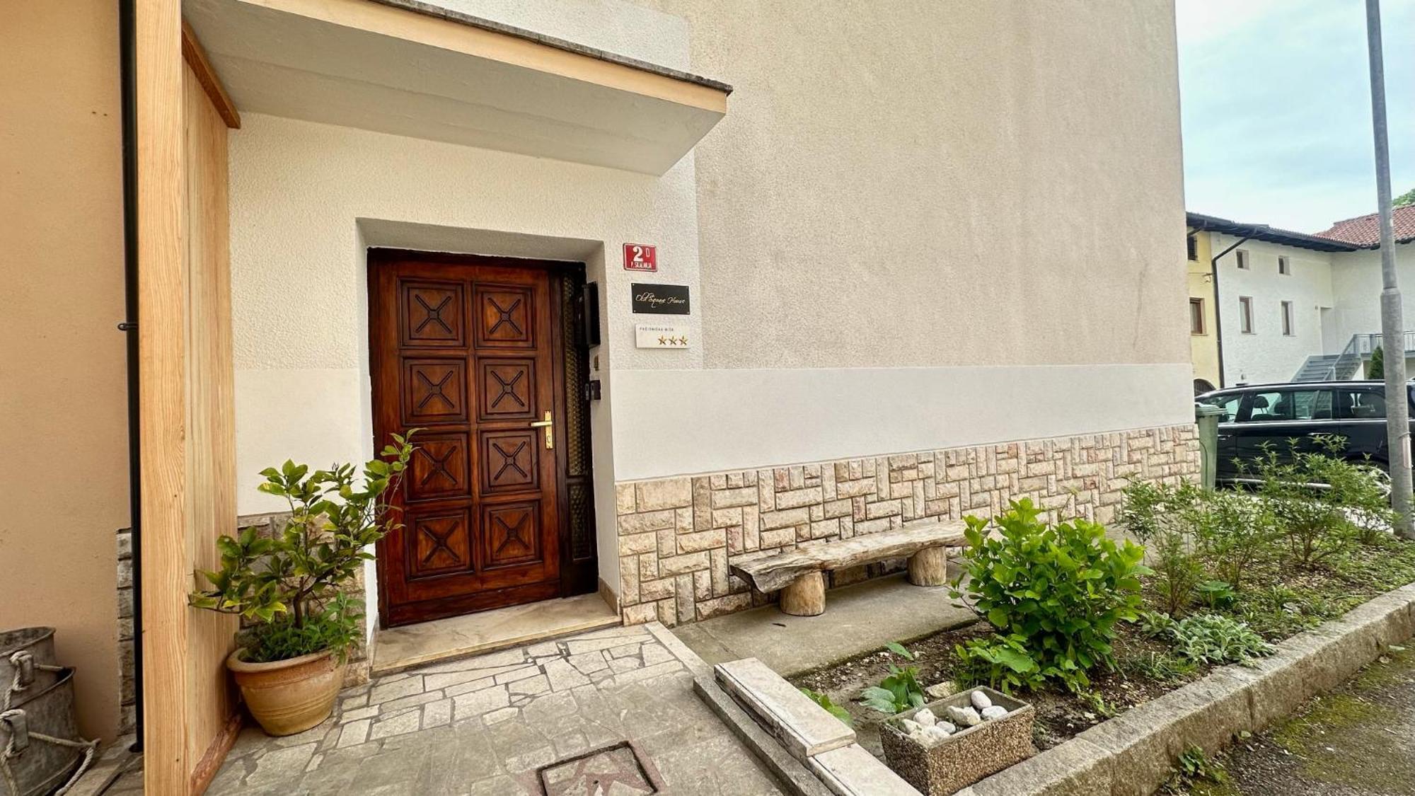 Old Square House - Hisa Na Starem Trgu Apartment Толмин Екстериор снимка